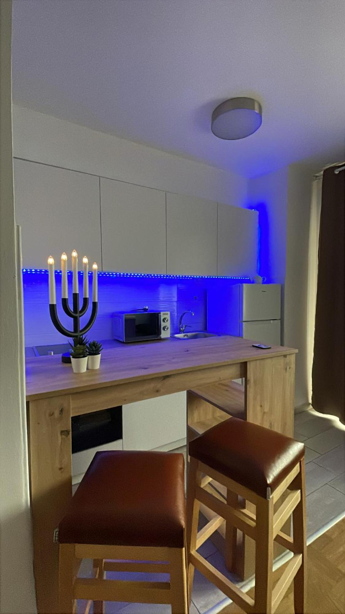 New Luminious Apartment-free Private Parking Apartament *