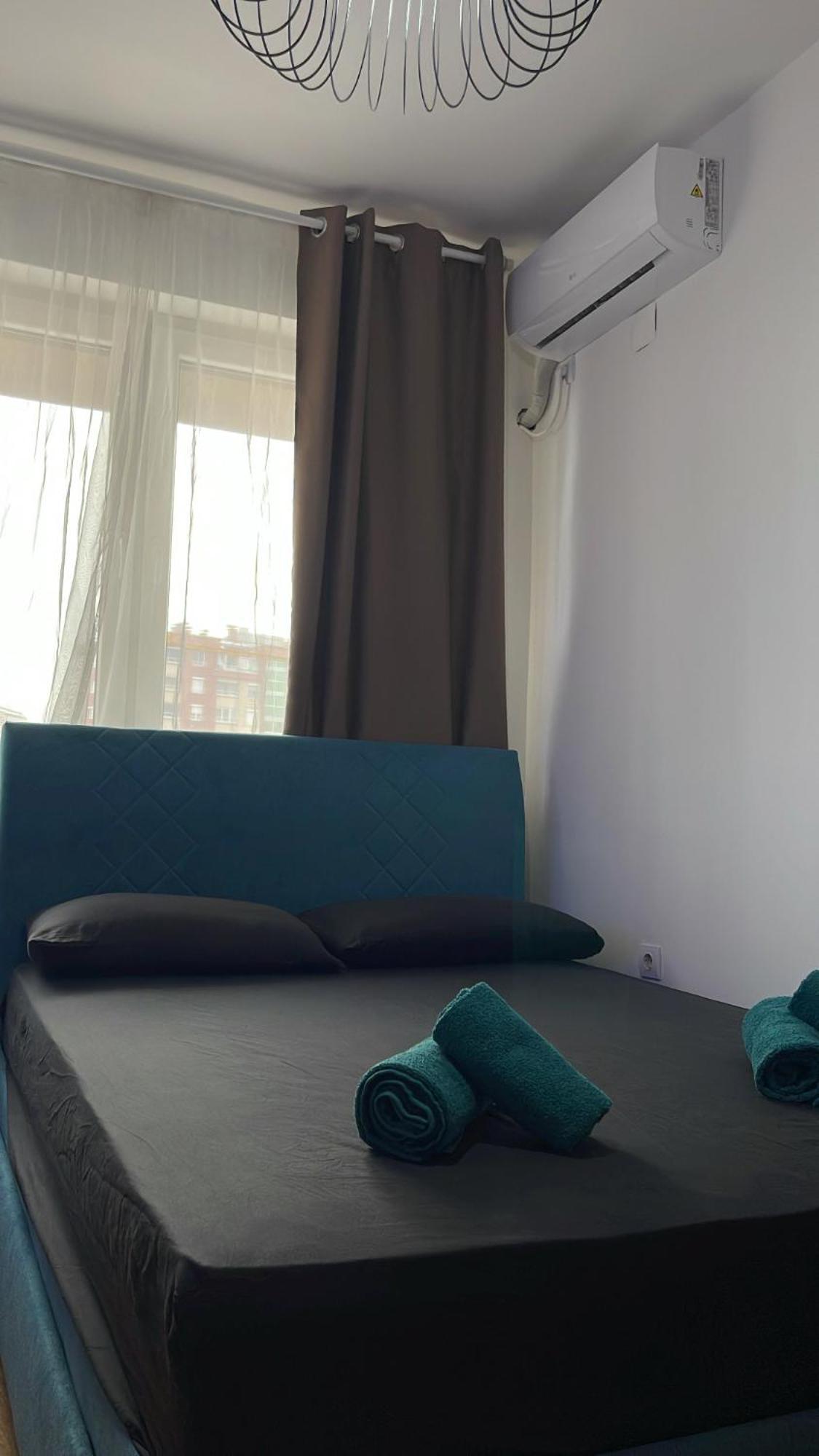 New Luminious Apartment-free Private Parking